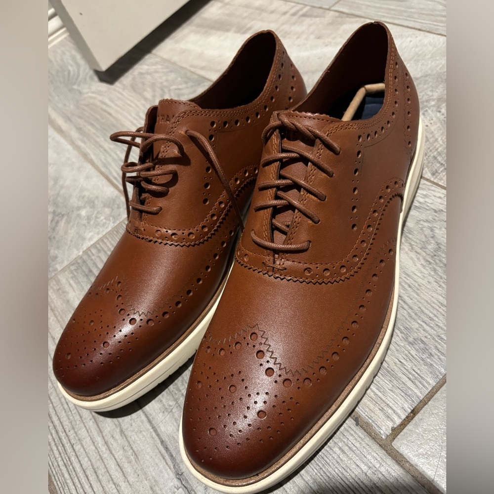 Selling size 11m Cole Haan Miles Leather Wingtip Oxford